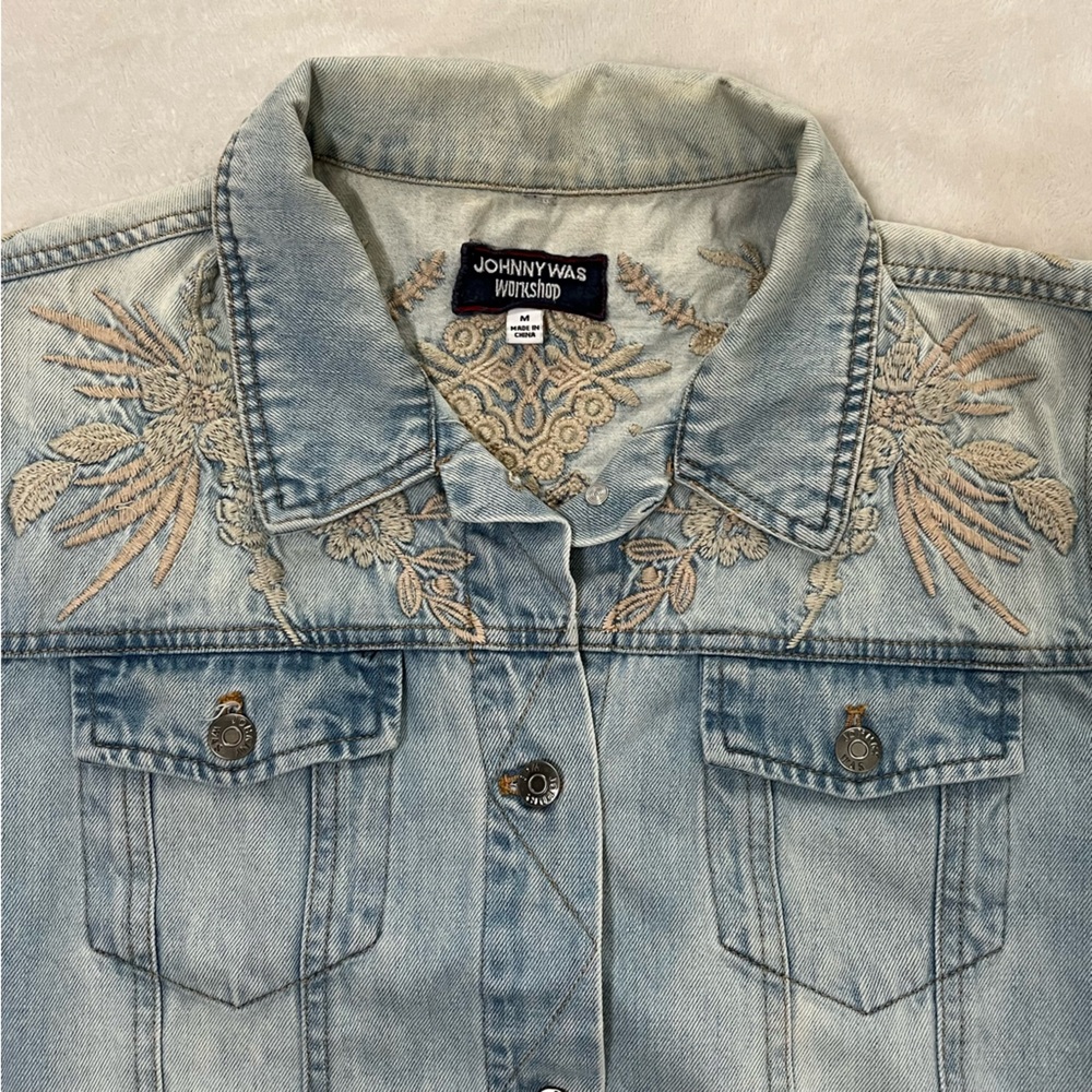 Johnny Was Workshop Embroidered Light Wash Denim Jean Jacket - Picture 3 of 13